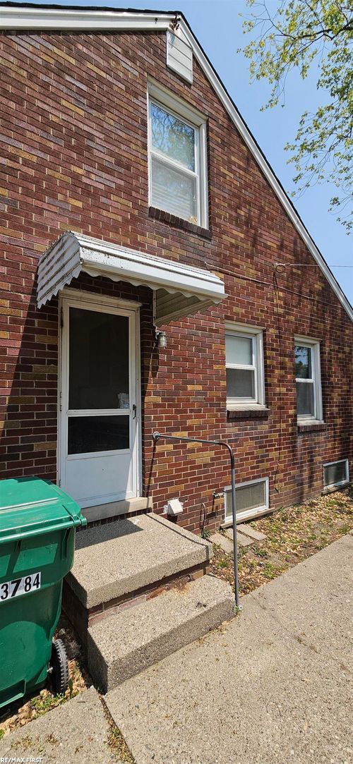 23784 Brittany Ave, Eastpointe, MI, 48021-1852 | Card Image