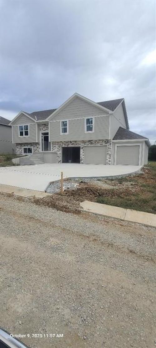 103 Johnson Cir, Dearborn, MO, 64439-5508 | Card Image