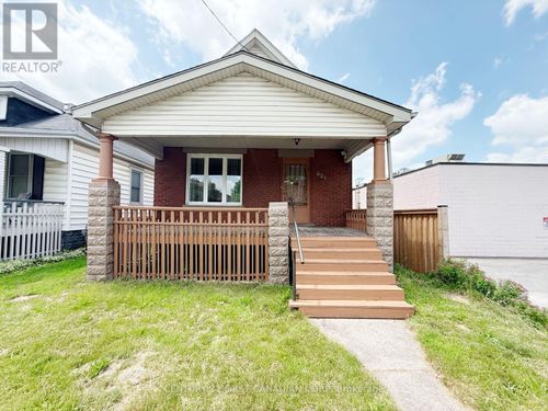 827 Quebec St, London, ON, N5Y1X3 | Card Image