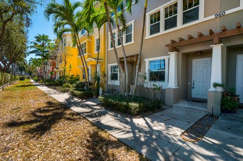 3-960 Millbrae Ct, West Palm Beach, FL, 33401-8473 | Card Image