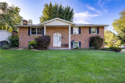 975 Norwich Ave Nw, Massillon, OH, 44646-3048 | Card Image