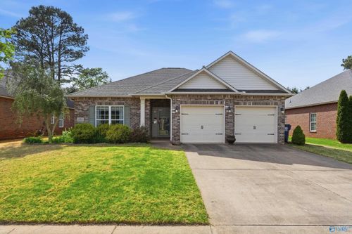 111 Somerset Park Dr, Huntsville, AL, 35811-7113 | Card Image