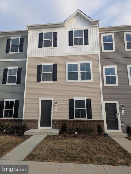 11 Short Branch Dr, RANSON, WV, 25438-4618 | Card Image