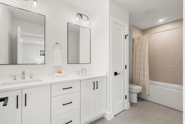 5 - 145 Warren St, Condo with 2 bedrooms, 3 bathrooms and null parking in Newton MA | Image 28
