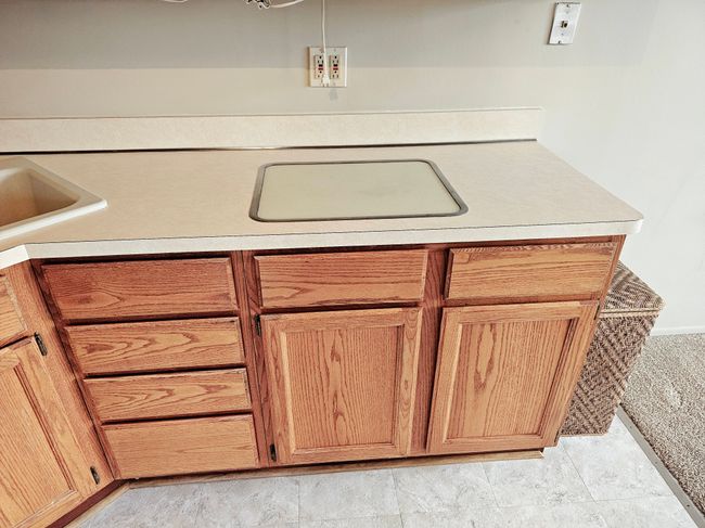BUILT IN CUTTING BOARD | Image 6