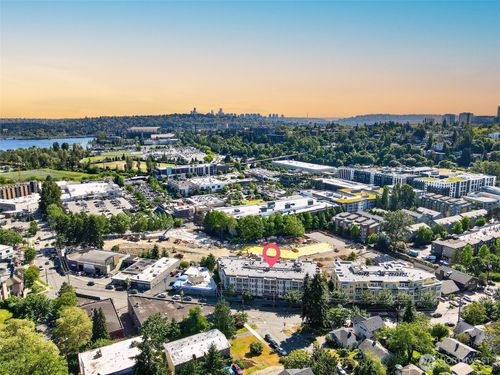 522-2901 Ne Blakeley St, Seattle, WA, 98105-3168 | Card Image