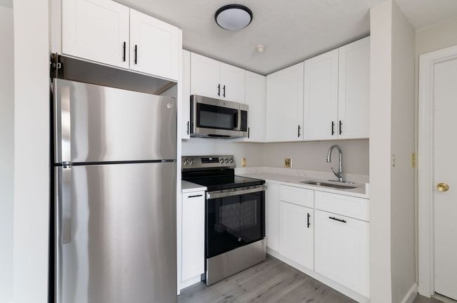UNIT-10 - 1 Tara Dr, Condo with 1 bedrooms, 1 bathrooms and 1 parking in Weymouth MA | Image 8
