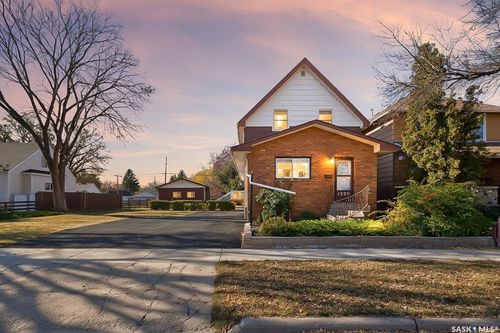 1220 Willow Ave, Moose Jaw, SK, S6H1H2 | Card Image