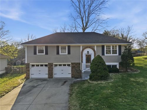 1917 Se Abbey St, Blue Springs, MO, 64014-4016 | Card Image