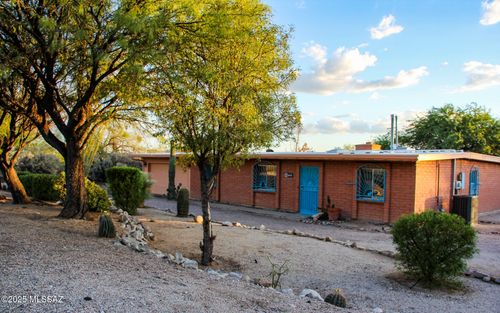 3841 N Four Winds Dr, Tucson, AZ, 85750-1911 | Card Image