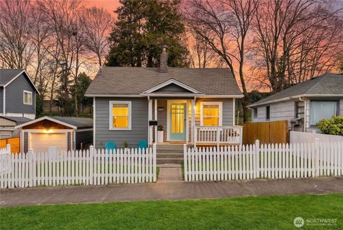 6058 6th Ave Ne, Seattle, WA, 98115-6520 | Card Image