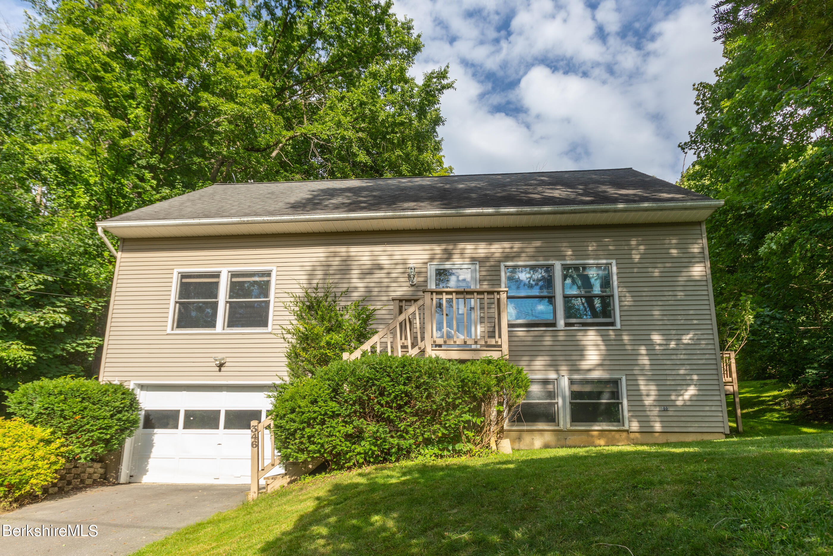 Lenox Ave, Pittsfield, MA 01201