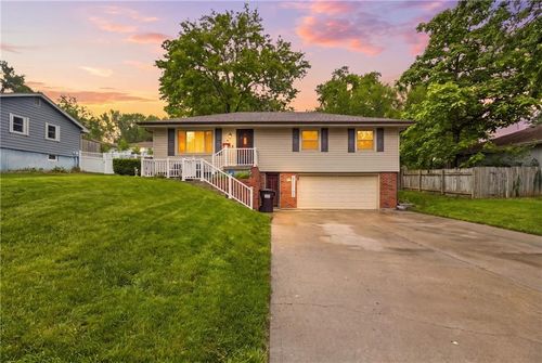 16704 E Ellison Way, Independence, MO, 64055-2830 | Card Image