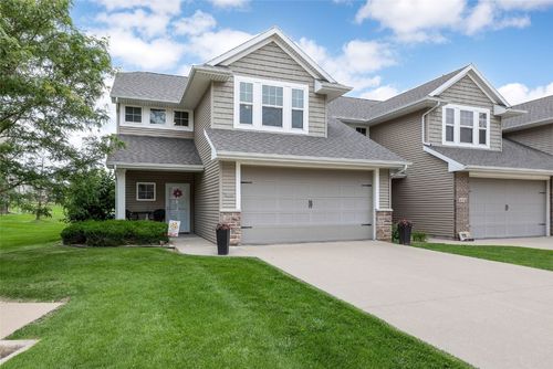 402 Cimarron Dr, Hiawatha, IA, 52233-1403 | Card Image
