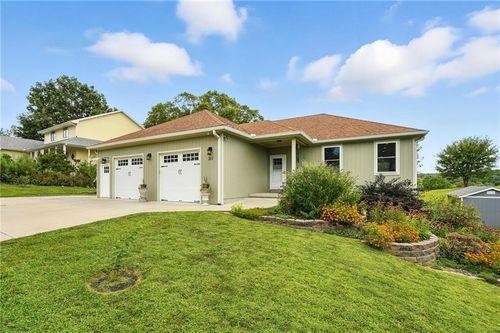 311 Summerset Dr, Weston, MO, 64098-9534 | Card Image