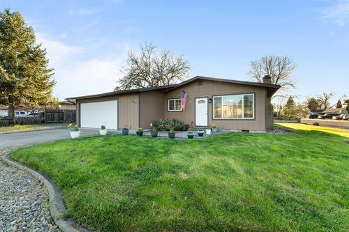 4065 Crestwood Cir, Central Point, OR, 97502-1601 | Card Image