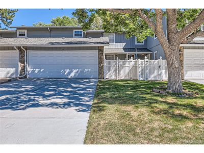 2702 S Xanadu Way, Townhouse with 2 bedrooms, 1 bathrooms and null parking in Aurora CO | Image 2