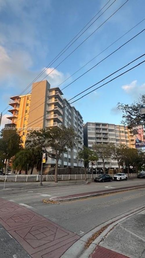616-2025 Ne 164th St, North Miami Beach, FL, 33162-4154 | Card Image
