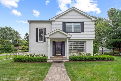17825 Kirkshire Ave, Beverly Hills, MI, 48025-3140 | Card Image