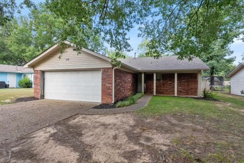 306 Club Ln, Conway, AR, 72034-2407 | Card Image