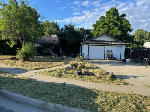 854 Laurence Ct, Hanford, CA, 93230-1616 | Card Image