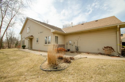 2975 Caroline Ct, Little Canada, MN, 55117-4640 | Card Image