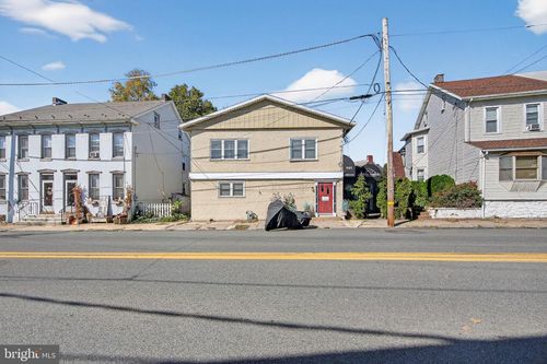 151 S Reading Ave, BOYERTOWN, PA, 19512-1411 | Card Image