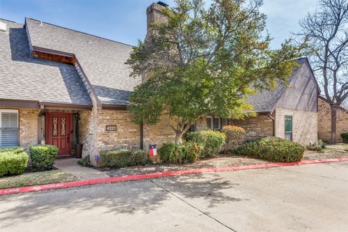 4225 Brook Tree Dr, Benbrook, TX, 76109-4941 | Card Image