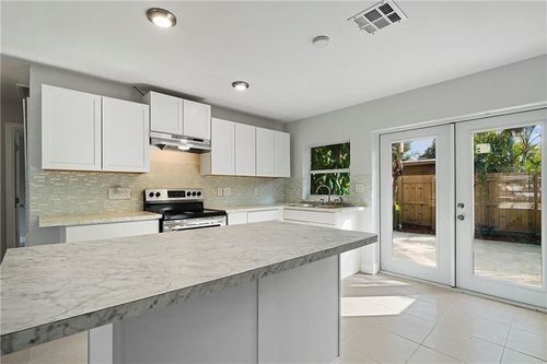 1598 Ne 36th St, Oakland Park, FL, 33334-5326 | Card Image