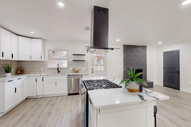 7316 Maringo Dr, House other with 3 bedrooms, 2 bathrooms and null parking in Dallas TX | Image 17