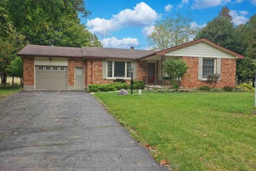 9 James St, Ilderton, ON, N0M2A0 | Card Image