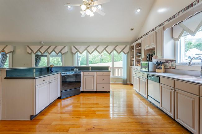 19 Lower Brow Rd, House other with 5 bedrooms, 4 bathrooms and null parking in Dunlap TN | Image 156