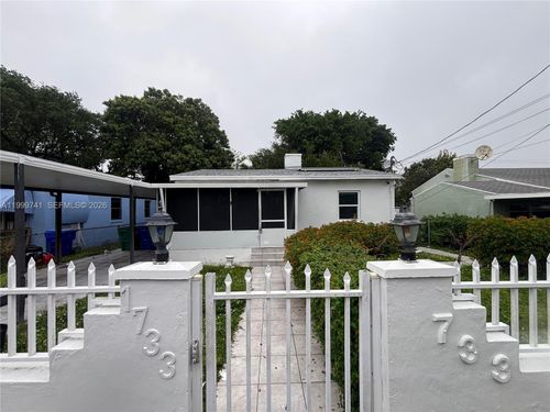 1733 Nw 40th St, Miami, FL, 33142-4855 | Card Image