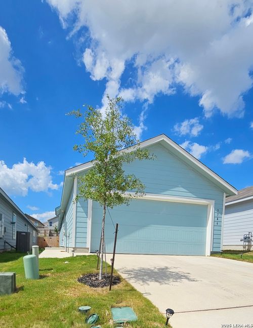 3746 Glade Crk, San Antonio, TX, 78245-5152 | Card Image