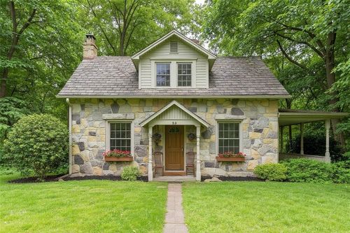 92 Pittsburgh Cir, Ellwood City, PA, 16117-2157 | Card Image