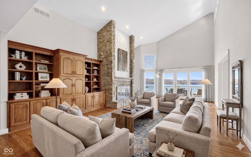 8002 Dean Rd, Indianapolis, IN, 46240-2916 | Card Image