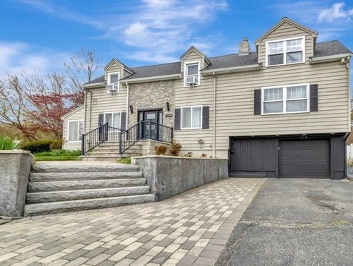 216 Lynn Fells Pkwy, Saugus, MA, 01906-3132 | Card Image