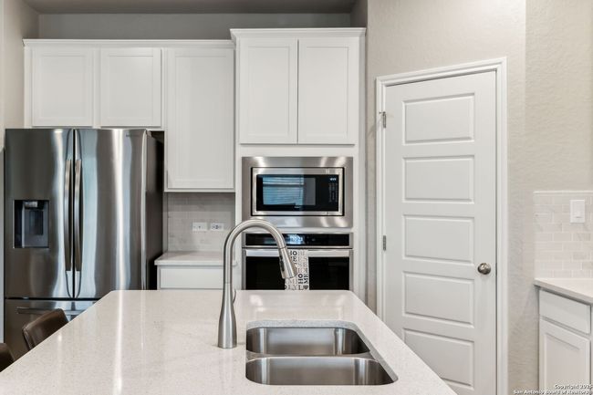 320 Shelton Pass, House other with 4 bedrooms, 3 bathrooms and null parking in Cibolo TX | Image 6