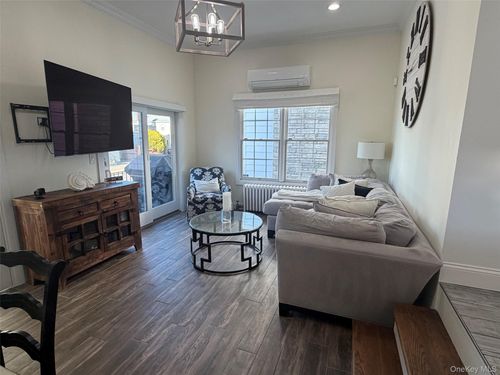 326 E Walnut St, Long Beach, NY, 11561-3619 | Card Image