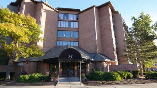 apt-408-75 Kristin Cir, Schaumburg, IL, 60195-3359 | Card Image