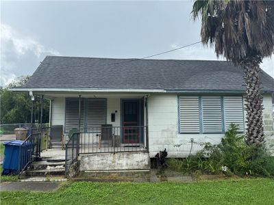 1617 14th Street, House other with 3 bedrooms, 2 bathrooms and null parking in Corpus Christi TX | Image 2