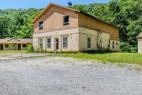 7795 Lexington Tpke, VESUVIUS, VA, 24483-2811 | Card Image