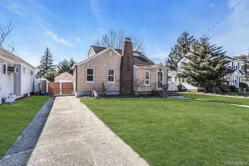 306 Park Ave, Freeport, NY, 11520-4834 | Card Image