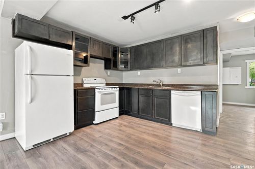 916 Athol St, Regina, SK, S4T3B7 | Card Image