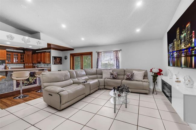2590 Se 7 Th Pl, House other with 2 bedrooms, 2 bathrooms and null parking in HOMESTEAD FL | Image 10