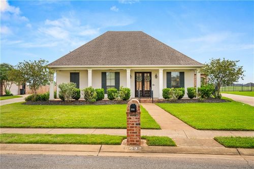 335 Links Dr, Alexandria, LA, 71303-9718 | Card Image
