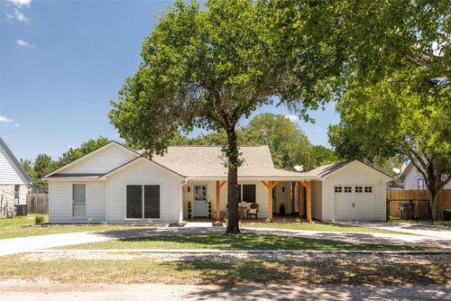 8 Deer Ridge Rd, Wimberley, TX, 78676-2250 | Card Image