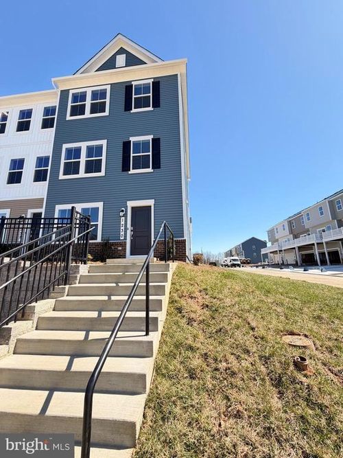 1230 Red Clover Ln, Ranson, WV, 25438-2004 | Card Image