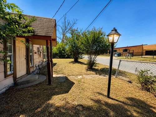 921 S Medora St, Terrell, TX, 75160-4527 | Card Image