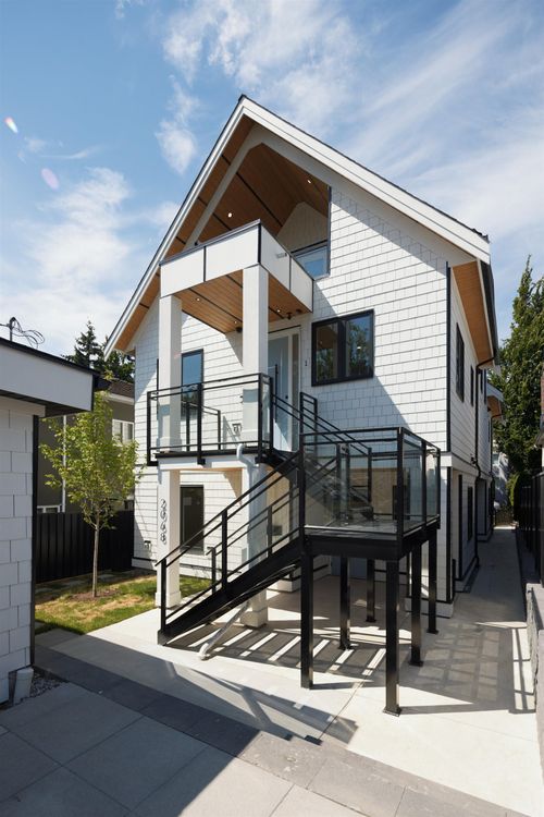 2068 1st Ave E, Vancouver, BC, V5N1B5 | Card Image